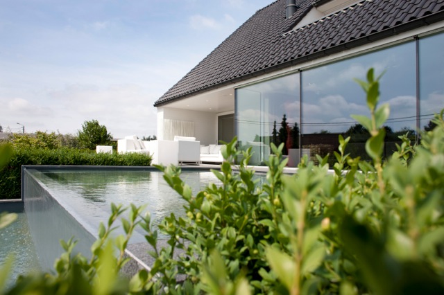 Zwembad in verdiepen - moderne villa
