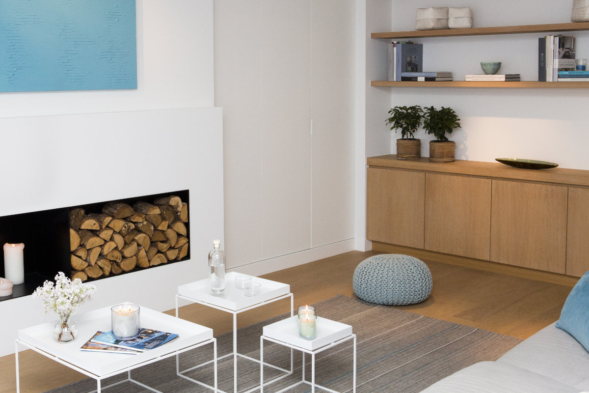 Appartement met wit interieur in combinatie met hout 