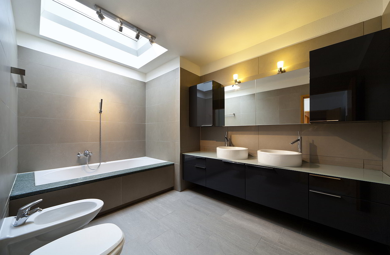 Badkamer met vloerverwarming en keramisch parket